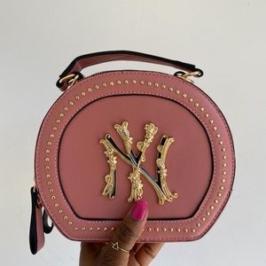 SALE🚨. Pink NY crossbody bag